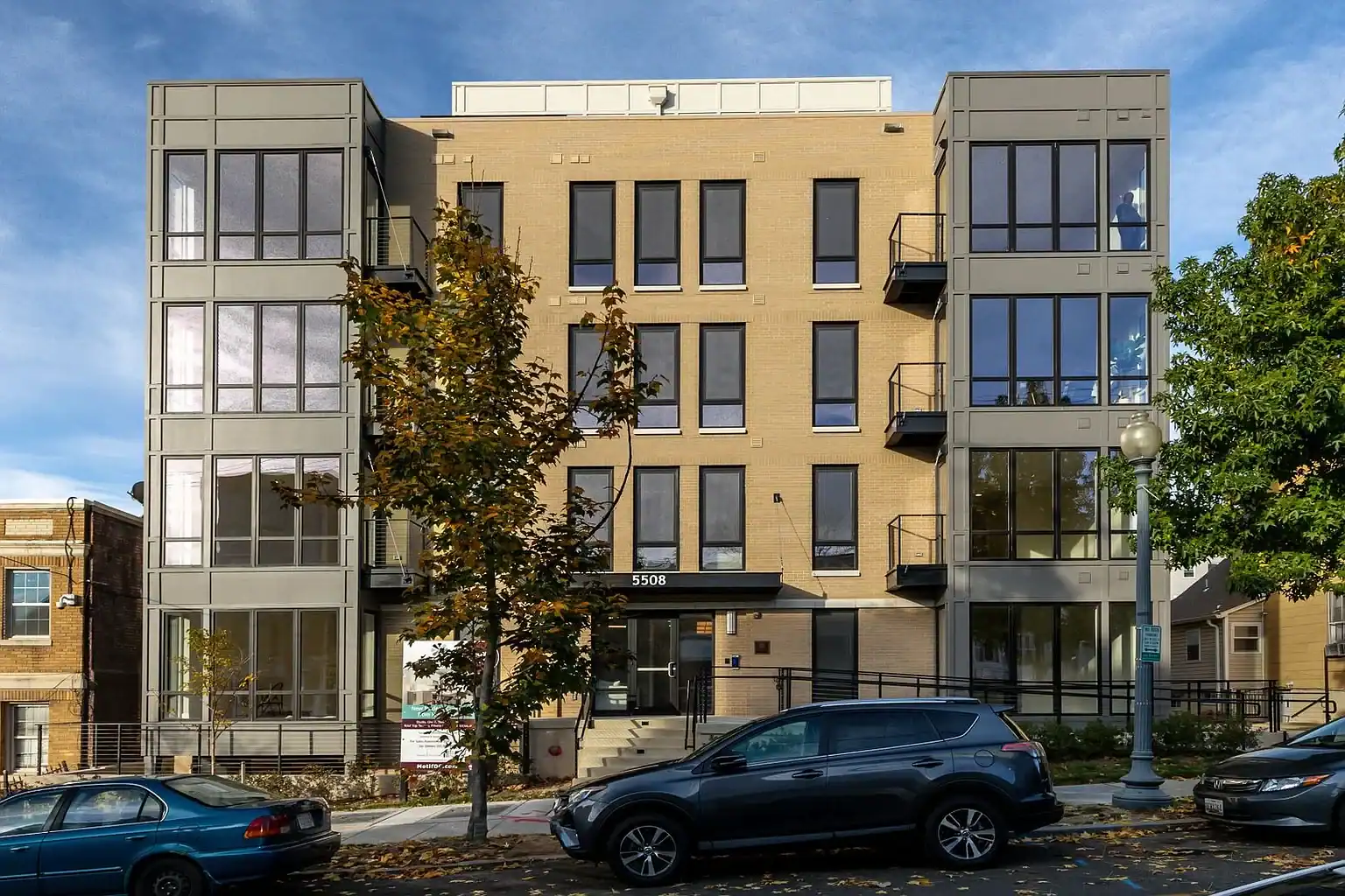 Exterior commercial painting: apartment building exterior