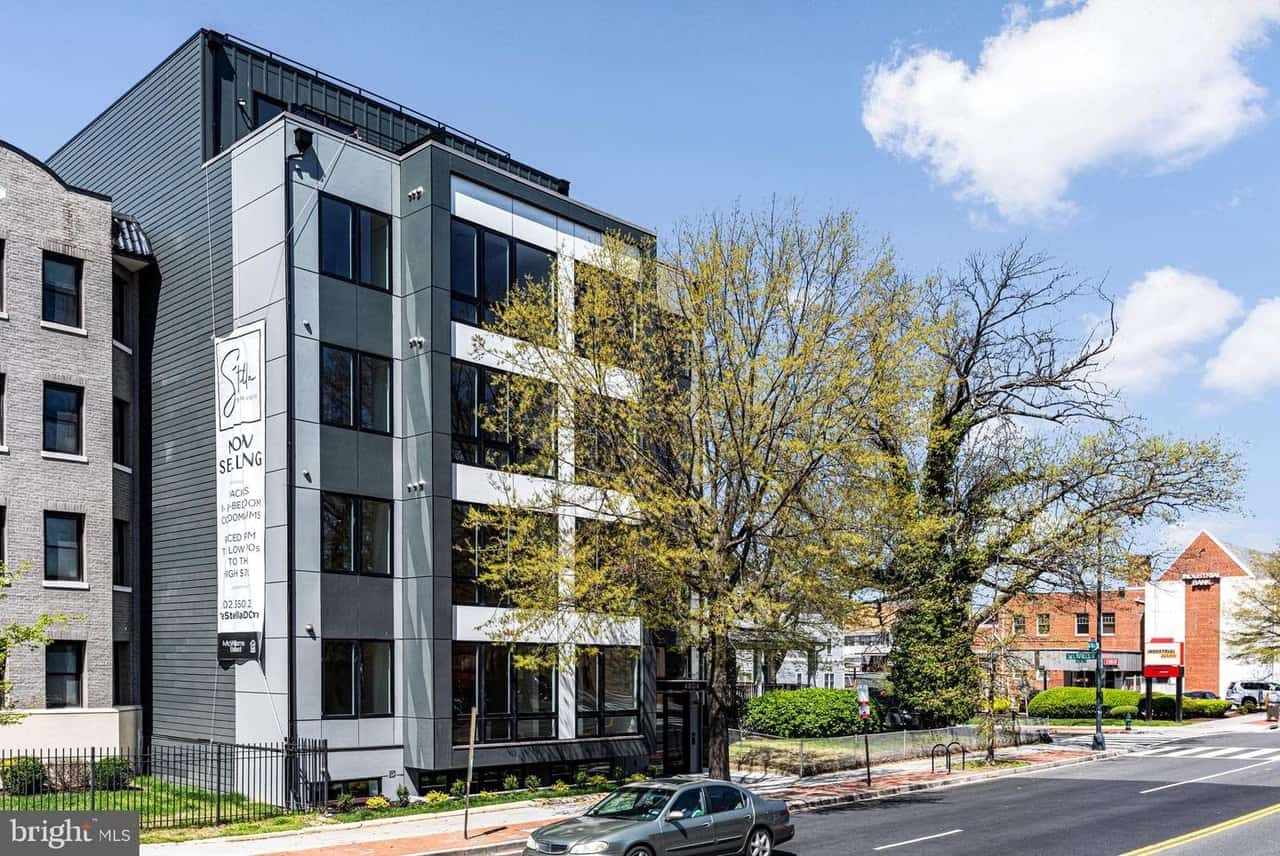Exterior commercial painting: multi-unit residential building exterior