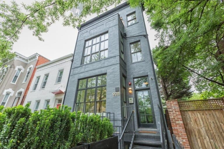 Exterior house painting: charcoal-painted brick rowhouse